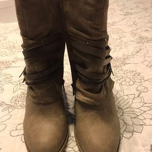 Womens Size 7 suede boots. Wore 2 times. Just too tight for me.